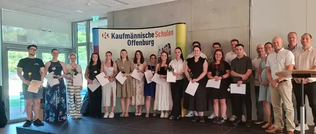Die Preisträger aus dem Bereich öffentliche Verwaltung, Einzelhandel und Büromanagement | Foto: Peter Faller/Kaufmännische Schulen