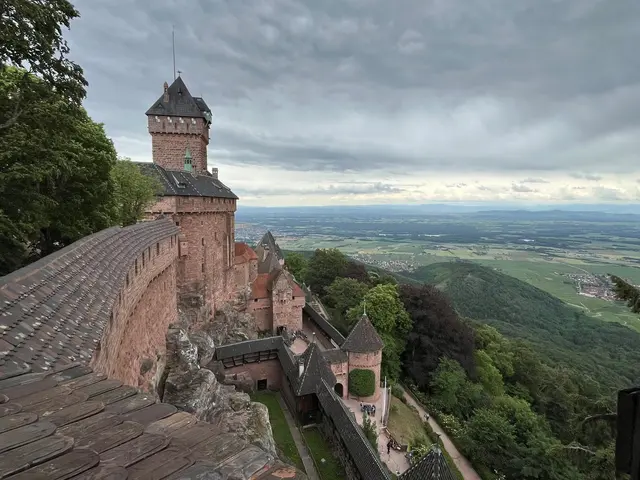 Die Haut-Koenigsbourg mit Blick ins Rheintal. Mehr Fotos gibt es auf der-guller.de/. | Foto: Glaser