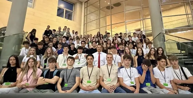 Die Klassestufe 10 der Realschule &amp; Werkrealschule Friesenheim hat Dr. Johannes Fechner auf ihrer Berlin-Reise im Bundestag besucht. | Foto: Wahlkreisbüro Dr. Johannes Fechner