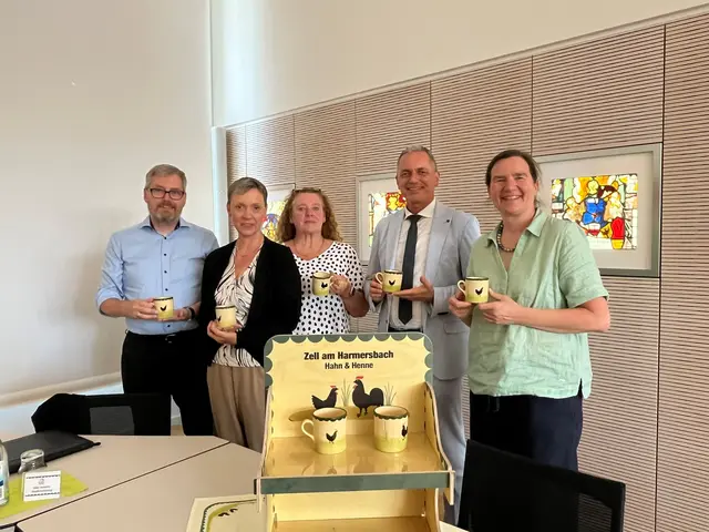 Von links: Hauptamtsleiter Ulrich Reich, vom Stadtmarketing Evelyn Huber und Silke Vosbein, Bürgermeister Günter Pfundstein und Ruth Rebstock, Allgäuer Keramik  | Foto: ag