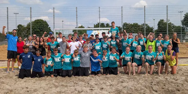 Die Mannschaften mit Betreuern und Helfern | Foto: Foto: RS Neuried