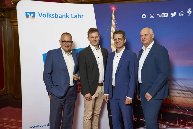 Aufsichtsratsvorsitzender Bernd Neugart (v. l.), das neu gewählte Aufsichtsratsmitglied Frederik Mack, Vorstandsvorsitzender Peter Rottenecker und Vorstand Reiner Richter | Foto: Michael Bode/Volksbank Lahr