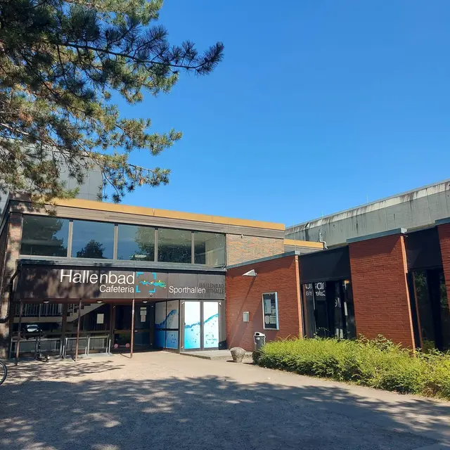 Babyschwimmen gehört in vielen Hallenbädern der Ortenau zum Angebot – das Hallenbad Lahr ist eines davon. | Foto: Lea Wölfle 