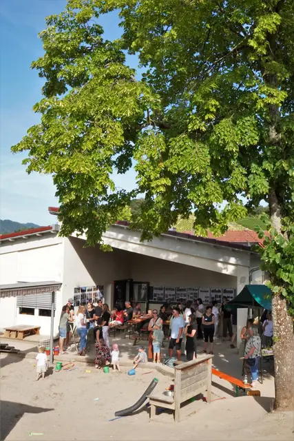 Viele Familien nutzten die „Offene Gartentür“, um das Gelände kennenzulernen, miteinander ins Gespräch zu kommen und gemeinsam Zeit zu verbringen.  | Foto: Denise Burkart/Stadt Oberkirch