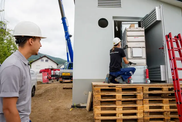 In der Schulstraße in Obersasbach entsteht aktuell die neue volldigitale Schaltstation. Um sie in das bestehende Stromnetz zu integrieren, beginnen am 3. August 2026 die dafür notwendigen Tiefbauarbeiten. | Foto: E-Werk Mittelbaden