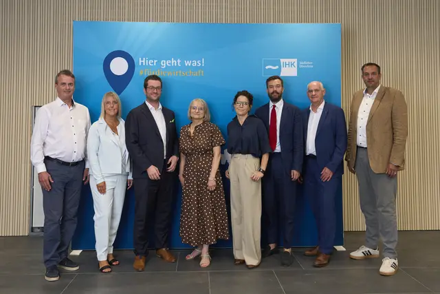 Das neu gewählte Präsidium (v. l. n. r.): Berndhard Schmolck, Monika Schäfer, Karlkristian Dischinger, Brigitta Schrempp, Alexandra Beinert, Stephan Jager, Reiner Richter und Jörg Dattler | Foto: Markus Schwerer