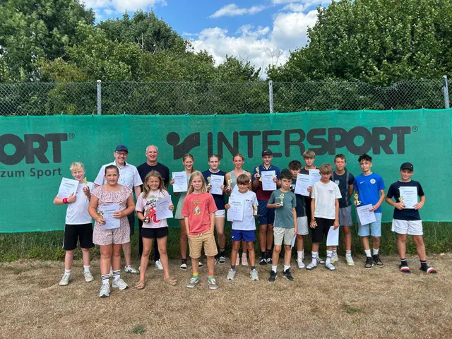 Die erfolgreichen Teilnehmer der Jugend-Tennis-Stadtmeisterschaften am Finaltag. | Foto: Tennisclub Offenburg