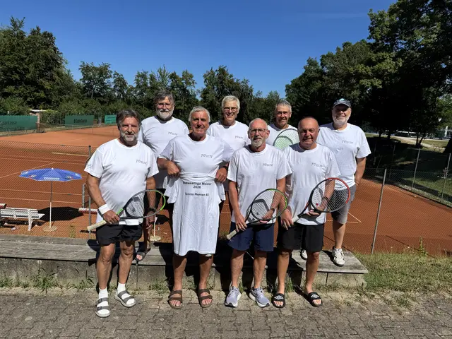 Die erfolgreiche Mannschaft des TC Schwarz Weiß Kehl von links nach rechts: Ralph Schäfer, Volker Zimny, Jean-Calude Manceau, Klaus Gras, Gerd Siebeneichner, Philippe Normand, Dieter Hartung und Sylvain Kalebjian | Foto: TC Schwarz Weiß Kehl