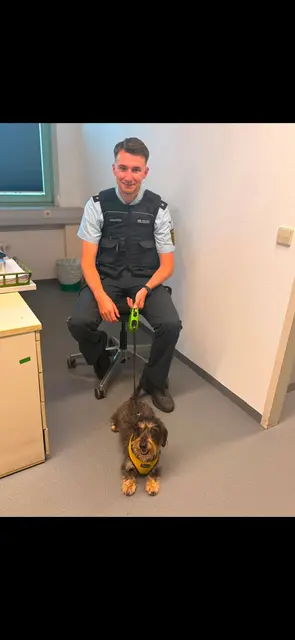 Der Hund der Seniorin unterstützte die Beamten bei ihrer Schicht.  | Foto: Polizeipräsidium Offenburg