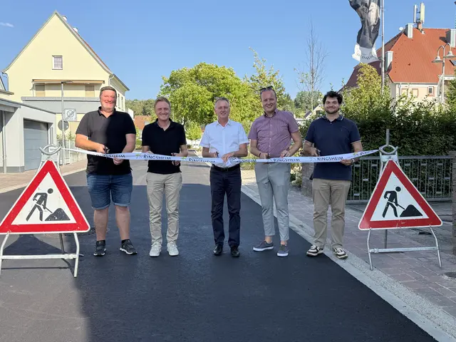 Von links: Tobias Hug, Saladin Keller, Bürgermeister Pascal Weber, Bauamtsleiter Nico Clesle-Karschewski und Eduard Schäfer  | Foto: Gemeinde Ringsheim