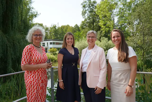 Gertrud Deffner, WP Mittelstand AG Wirtschaftsprüfung (v. l.), Anja Spitznagel, Sparkasse Hanauerland, Dr. Gabriele Widmann, DekaBank und Christin Reich, DekaBank
 | Foto: Sparkasse Hanauerland