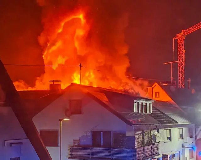 Am frühen Montagmorgen brannte es in Unterharmersbach. | Foto: Esther Busch/EinsatzReport24