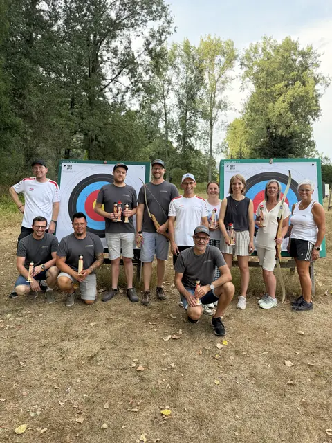 Das Team von Stefan Kornmeier Raum- und Energiekonzepte verbrachte seinen Sommerabschluss 2026 beim BSC Zell am Harmersbach und erlebte einen sportlichen Nachmittag mit viel Spaß, Teamgeist und bester Stimmung,
von links: Stefan Albrecht, Andreas Benz ,Daniel Behrschmidt , Yves Kornmeier, Albert Vögtlin, Jürgen Zimmermann , Stefan Kornmeier, Gerlinde Luchner, Melanie Smithson, Manuela Kornmeier, Sabine Herm, es fehlt Babs Albrecht. | Foto: Stefan Kornmeier