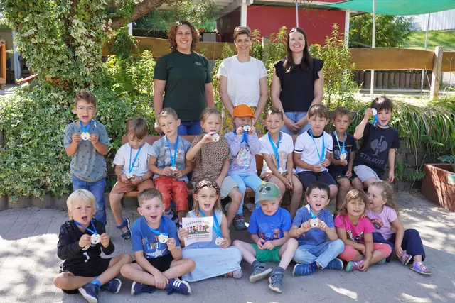 Melanie Kimmig (v. l.), Vorstandsvorsitzende des Fördervereins „Wir für Kinder Ödsbach/Hesselbach e. V.“, Selbstbehauptungs- und Resilienztrainerin Annette Litterst und Gina-Maria Donath, Leitung Kindergarten Talblick 
 | Foto: Tamara Fritsch/Stadt Oberkirch 