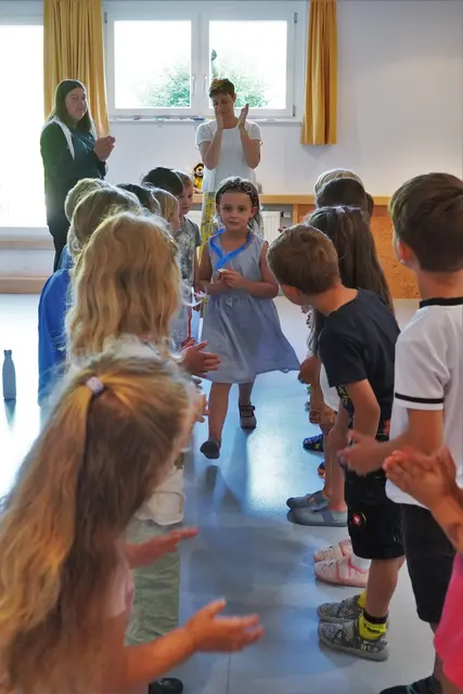 Gemeinsam üben die Kinder des Kindergartens Talblick, selbstbewusst aufzutreten und sich gegenseitig zu stärken.  | Foto: Tamara Fritsch/Stadt Oberkirch 