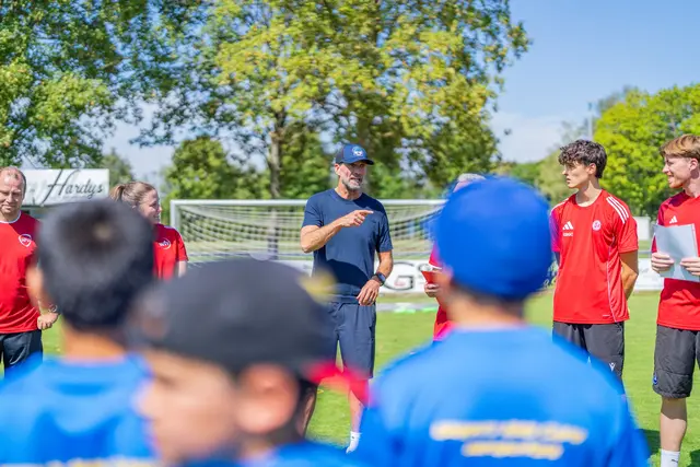 Auf dem Programm standen drei Trainingseinheiten mit Trainern des Badischen und des Württembergischen Fußballverbands sowie viele gemeinsame Erlebnisse rund um den Europa-Park. | Foto: Europa-Park