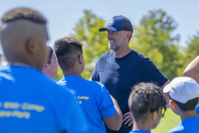 Jürgen Klopp war bei den jungen Fußballern ein gefragter Mann. | Foto: Europa-Park