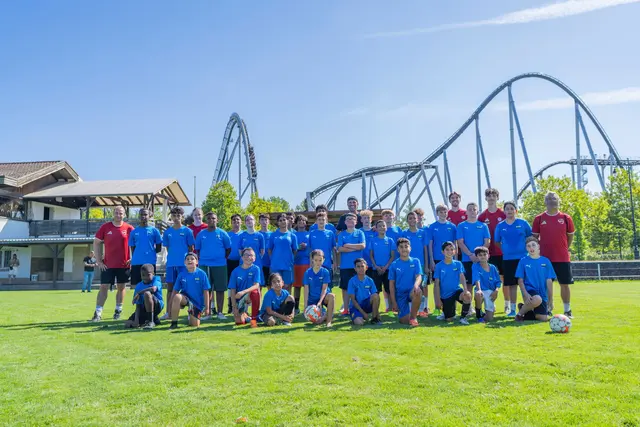 Strahlende Gesichter beim Start ins Fußballcamp mit Jürgen Klopp | Foto: Europa-Park