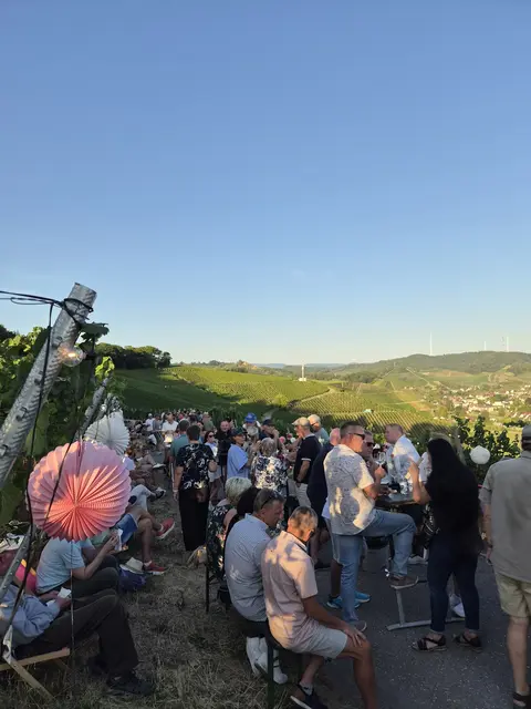 Die Besucher genossen den Sommerabend. | Foto: Durbacher Winzer