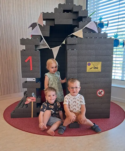 Die neuen Styropor-Steinen der Firma RUCH NOVAPLAST wurden sofort von den Kindern der Krongut-Kita in Beschlag genommen.  | Foto: Krongut-Kita Nußbach
