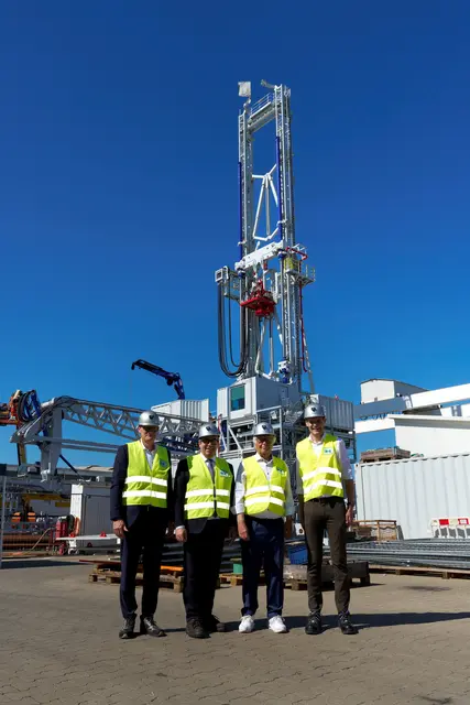 Von links: Ulrich Schaffhauser (Vorstand), Stefan Rouenhoff (Parlamentarischer Staatssekretär), Martin Herrenknecht (Vorstandsvorsitzender) und Yannick Bury (MdB) | Foto: Herrenknecht AG