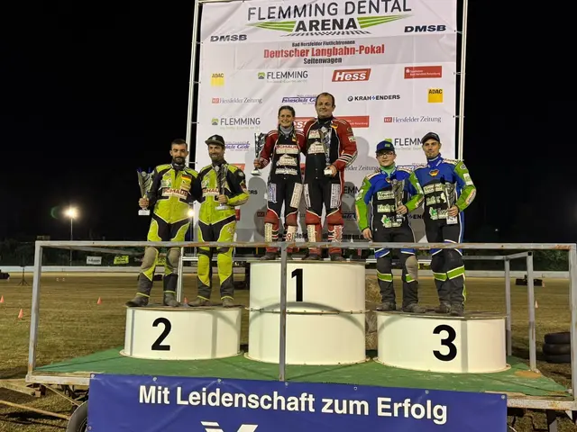 Die drei MSC-Gespanne: Benedikt Zapf, Raphael San Millan, Lena Siebert, Manuel Meier, Joahnnes Schaitter und Achim Neuendorf (von links) auf dem Siegerpodest | Foto: Team Meier
