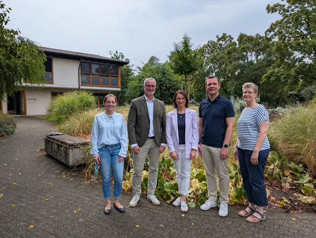 Ramona Schughart, Aufnahme BBW Offenburg (v. l.), Alexander Lawitschka, Gesamtleiter CJD Baden-Württemberg, MdL Dr. Katrin Merkel, Jonas Noltenhans, Leitung BBW, Silvia Müller, Leitung BBW | Foto: CJD