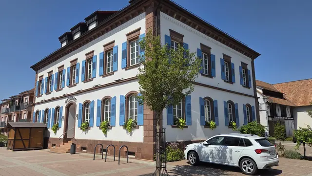 Die neuen Fensterläden schmücken das neue Rathaus. | Foto: Gemeinde Ringsheim