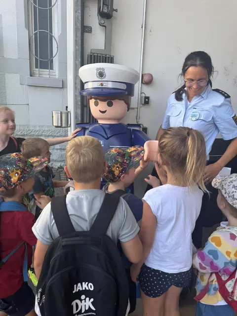 Das Hausacher Sommerferienprogramm machte Station bei der Polizei. | Foto: Stadt Hausach