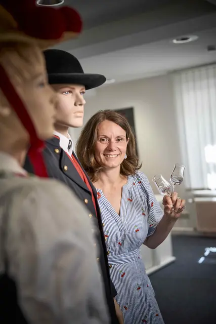Als Tochter eines Brenners hat Gabriele Schindler einen besonderen Sinn für die edlen Destillate. | Foto: Michael Bode