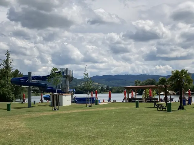Vom Badeverbot am Gifizsee ist auch das Strandbad betroffen. Es bleibt bis auf Weiteres geschlossen. | Foto: gro