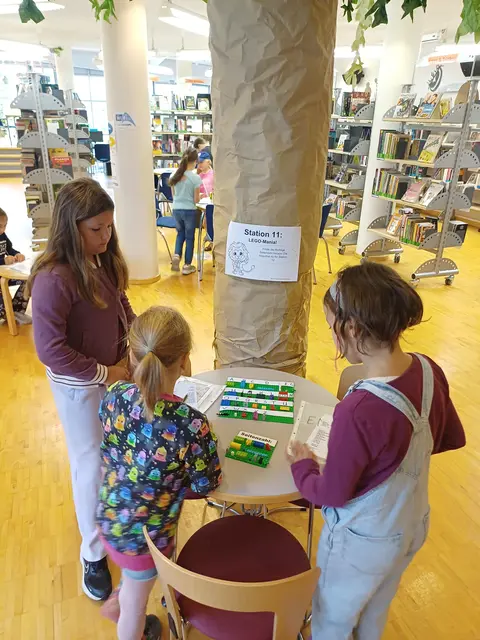 Der Geheimcode aus Lego begeisterte während der Bibliotheksrallye | Foto: Verena Kowarsch/Stadt Rheinau