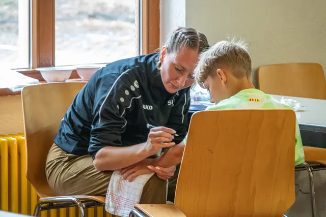 Ein handgemaltes Tattoo ist schon etwas Besonderes.  | Foto: Stadt Kehl