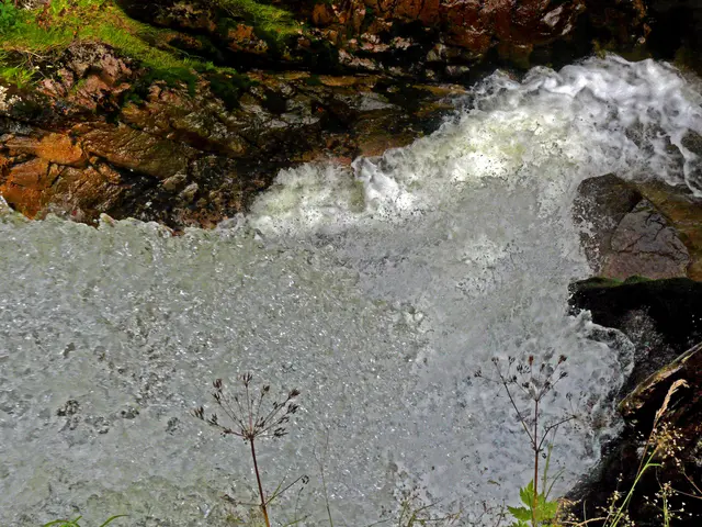 Hier stürzt tosend das Wasser des Lierbachs durch die steile Schlucht hinunter ins Tal.
 | Foto: Alfred Schramm
