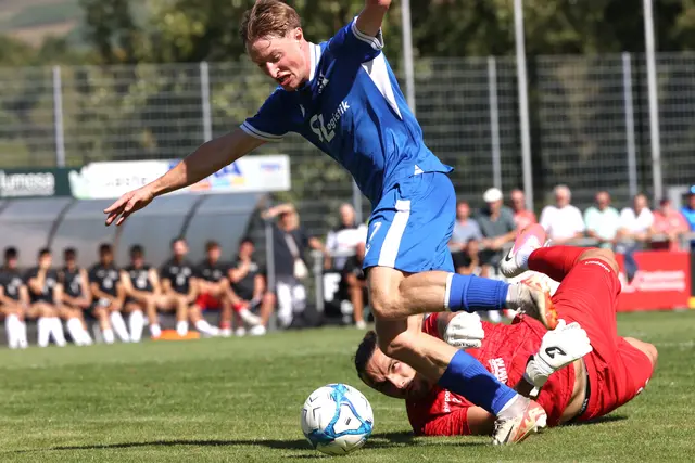 Oberacherns Mike Manegold auf dem Weg zu seiner Großchance, die jedoch nicht das 1:0 zur Folge hatte. | Foto: FS