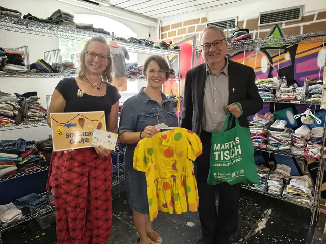 Lilli Wenzel-Teuber (v. l.), Beauftragte für Caritas &amp; Pastoral und Engagementförderung im Caritasverband Lahr e.V., Franziska Pampuch, Teamleitung Beratung und Familienunterstützende Dienste im Caritasverband Lahr e.V., Josef Rösch, stellvertretender leitender Pfarrer der Römisch-Katholischen Kirchengemeinde Südliche Ortenau | Foto: Caritasverband Lahr