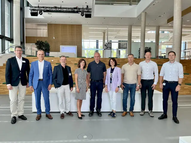 Von links: Andreas Stuffer (Director Vehicle Regulations Automotive &amp; Sustainability Powertrain &amp; Chassis), Matthias Zink (Vorstand Powertrain &amp; Chassis), Berthold Maier (Wirtschaftsverband Industrieller Unternehmen Baden e.V.), Maja Reusch (Erste Bevollmächtigte IG Metall Offenburg), Andreas Maier (Campusleiter Bühl), Dr. Katrin Merkel MdL, Volker Robl (Betriebsratsvorsitzender Bühl), Adrian Watzlawick (Personalleiter Bühl), Simon Annasentz (Werkleiter Bußmatten) | Foto: Schaeffler