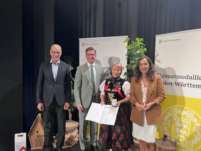 Auch Anita Ellinger (2. v. r.) aus Bernau im Schwarzwald wurde für ihr Engagement geehrt.  | Foto: mak