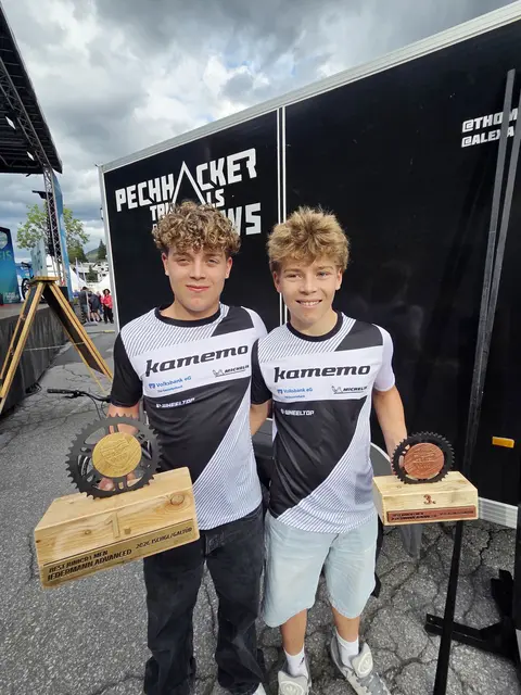 Zwei Brüder, zwei Podiumsplätze | Foto: Kamemo Factory Racing Team
