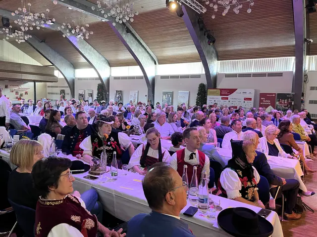 Zahlreiche Gäste kamen in Tracht. | Foto: mak