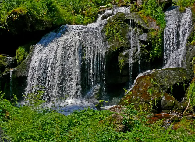 Der Besuch lohnt sich. Am besten wenn die Touristenzeit vorüber sist.

Öffnungszeiten
Die Wasserfälle sind täglich geöffnet. Sommeröffnung mit Eintrittspreisen.




 | Foto: Alfred Schramm