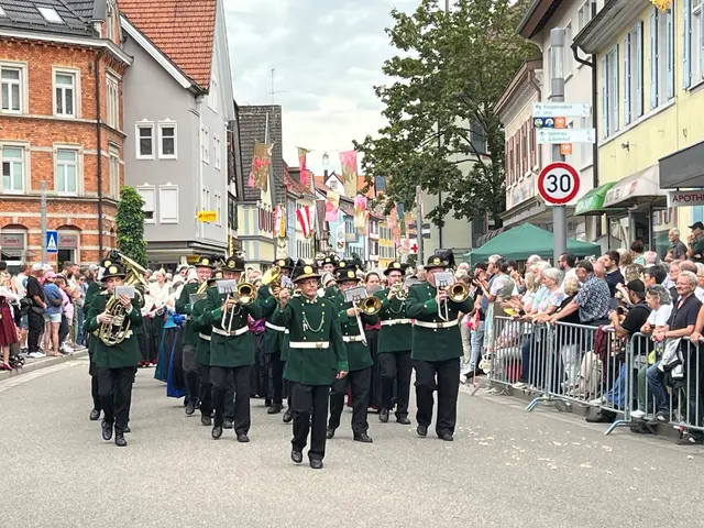Tausende von Menschen säumten die Umzugsstrecke am Sonntag und bekammen nicht nur etwas zu sehen, sondern auch zu hören. | Foto: ag
