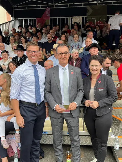 Oberbürgermeister Gregor Bühler (links) durfte mit Ministerpräsident Cem Özdemir und Ministerin Marion Gentges hohen Besuch in Oberkirch empfangen. | Foto: ag