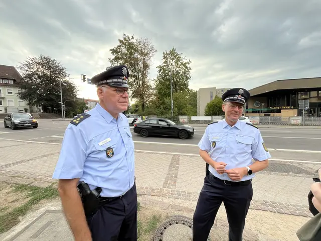 Martin Plate, Leiter der Schutzpolizei (links), und der neue Polizeipräsident Andreas Bjedov beim Zweiradaktionstag in Offenburg | Foto: gro