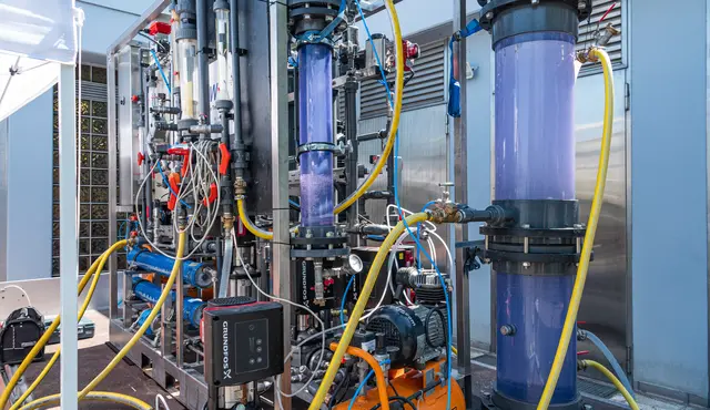 Die Technischen Dienste Kehl testen, wie zuverlässig eine Membranfilteranlage PFAS aus dem Kehler Trinkwasser herausfiltern kann.   | Foto: Stadt Kehl/Lardjah Naba