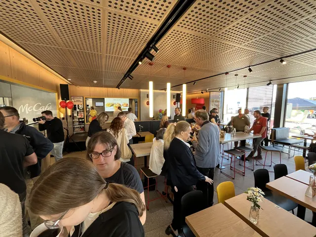 Blick in das neue McDonald's Restaurant, das 100 Sitzplätze im Innenbereich hat. | Foto: gro