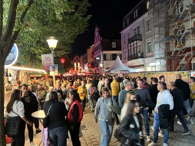 Die Festmeile in der Offenburger Hauptstraße | Foto: gro