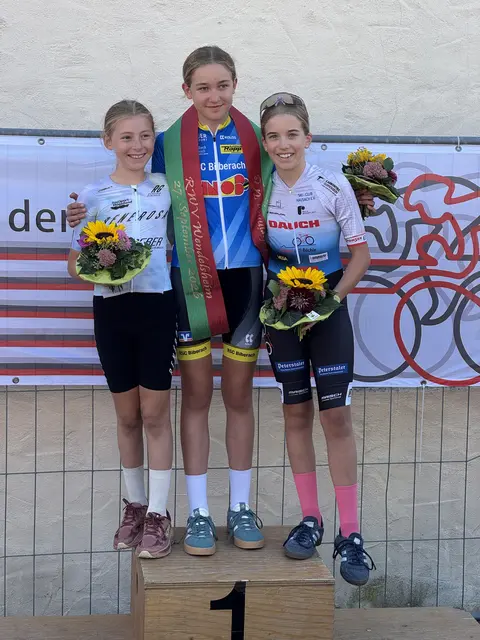 Anna Hoferer beim Rennrad Kriterium in Wendelsheim auf dem 2. Platz.