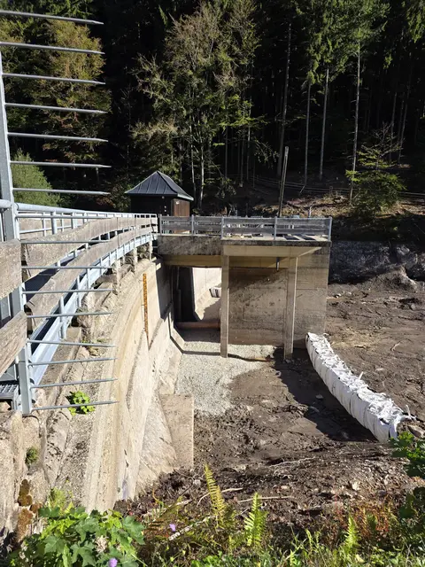 Nach Abschluss der Arbeiten soll der Stausee wieder seiner ursprünglichen Funktion zugeführt werden und damit auch die Voraussetzungen für die erneute Stromerzeugung aus Wasserkraft geschaffen sein. | Foto: Gemeinde Lauf/Bettina Kist