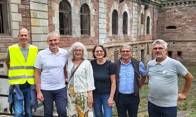 Michael Doble, Gemeinderat Holtzheim, Bürgermeister Vincent Schalck, Elvira Walter-Schmidt, Partnerschaftskomitee Willstätt, Cathérine Lavergne , Partnerschaftskomitee Holtzheim, Roland Schmidt, Willstätt und Guy Hornecker vom Verein zur Erhaltung der Festung | Foto: Gemeinde Willstätt